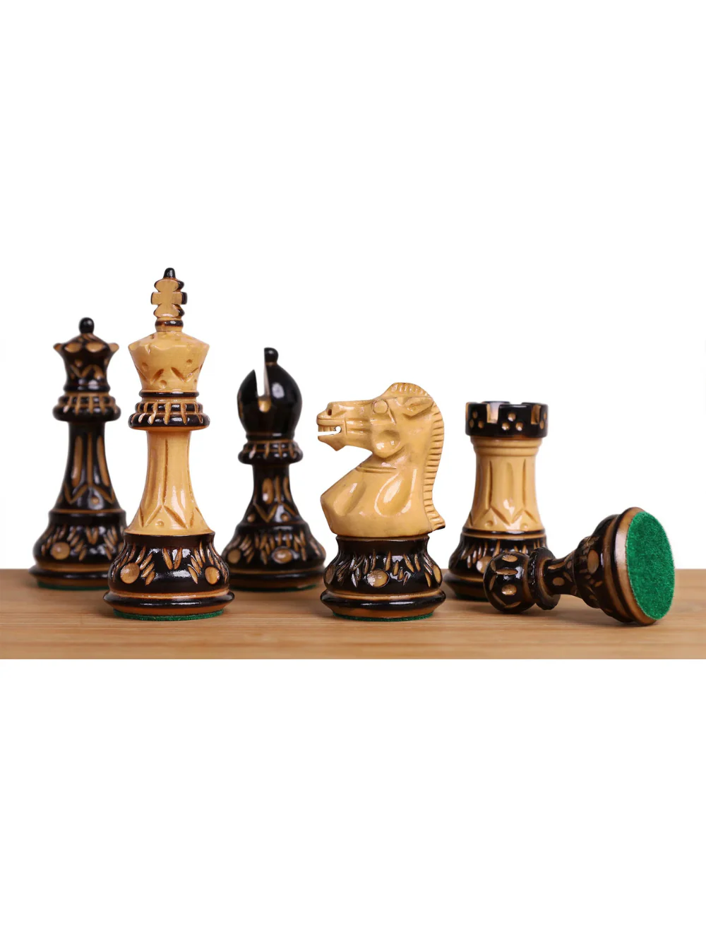 Laurel Series Burnt Carving Chess Set - Image 8